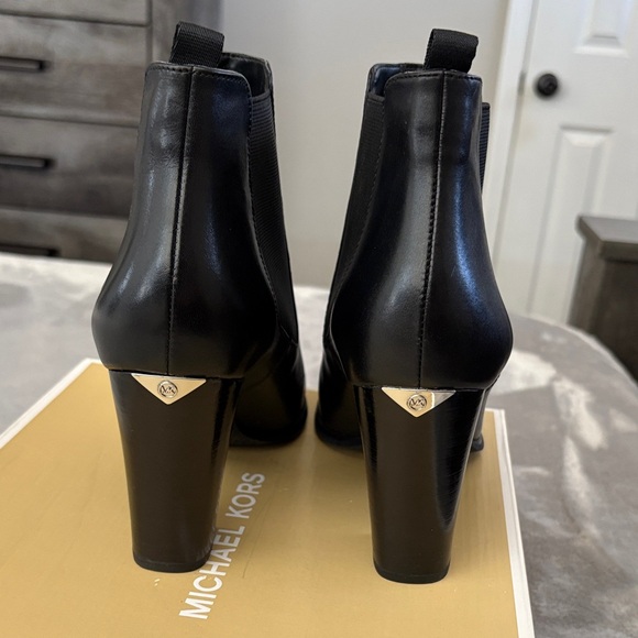 Micheal Kors Black Leather High Block Heel Ankle Boots - Picture 5 of 8